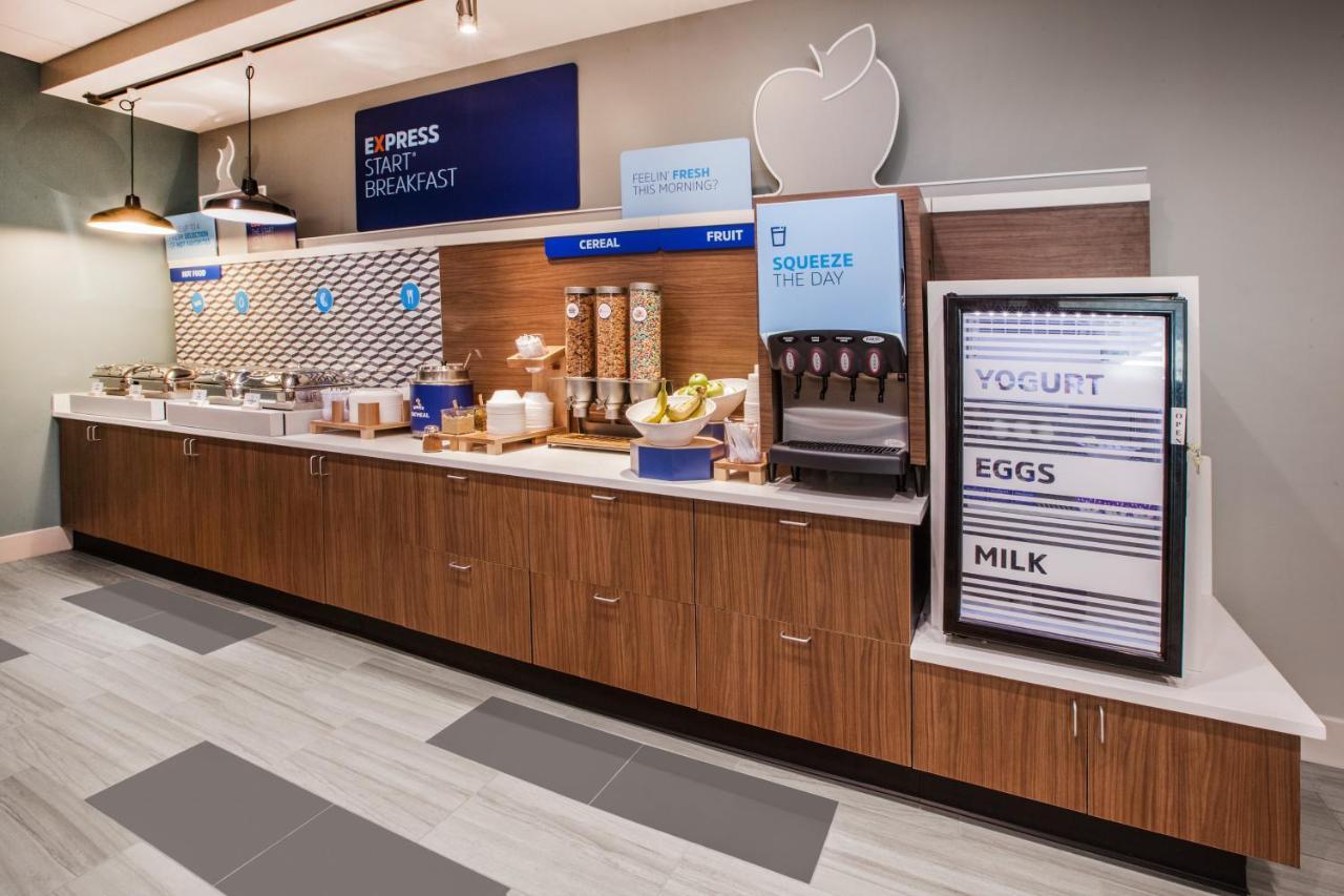 Holiday Inn Express & Suites Woodside Laguardia Airport Нью-Йорк Экстерьер фото