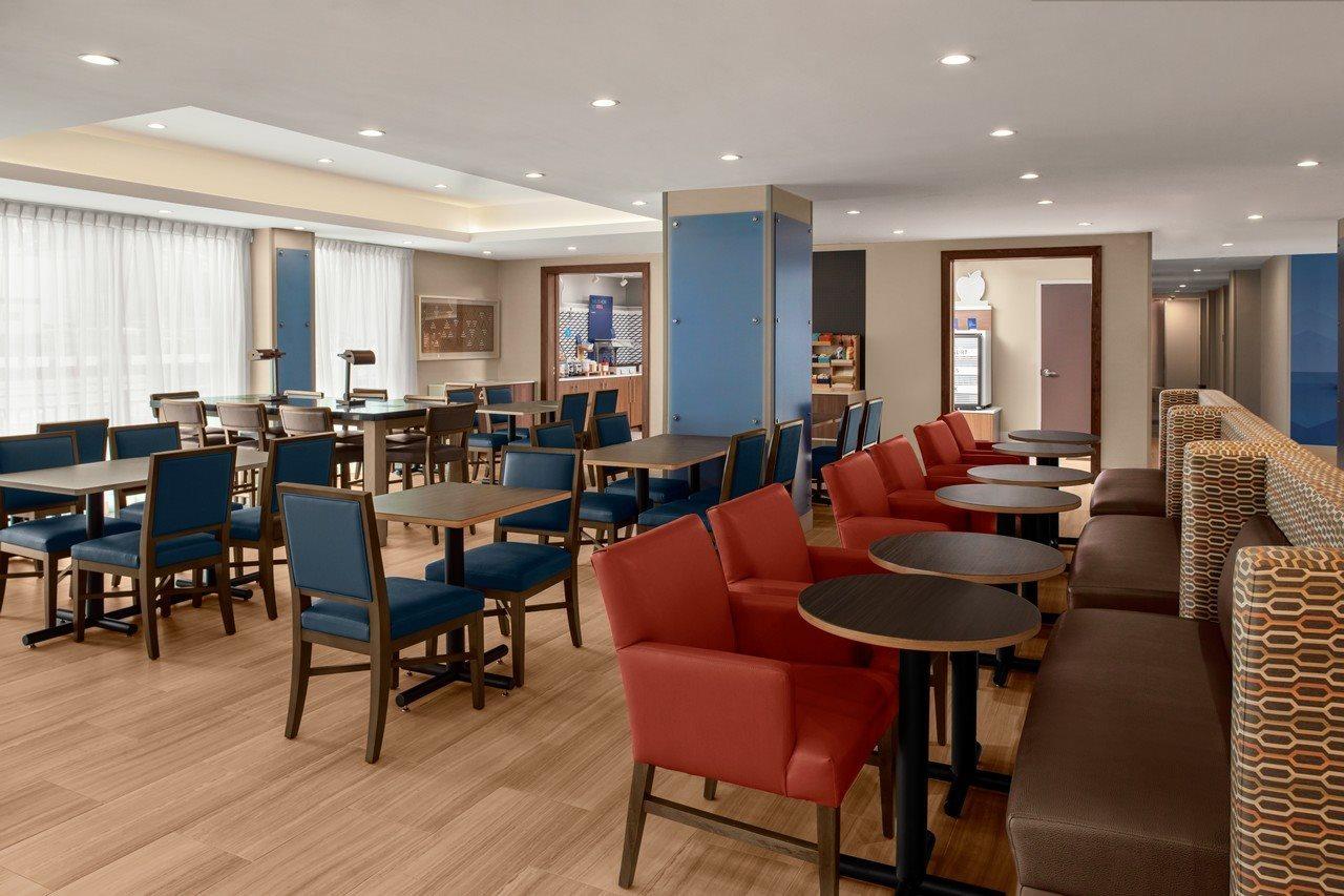 Holiday Inn Express & Suites Woodside Laguardia Airport Нью-Йорк Экстерьер фото