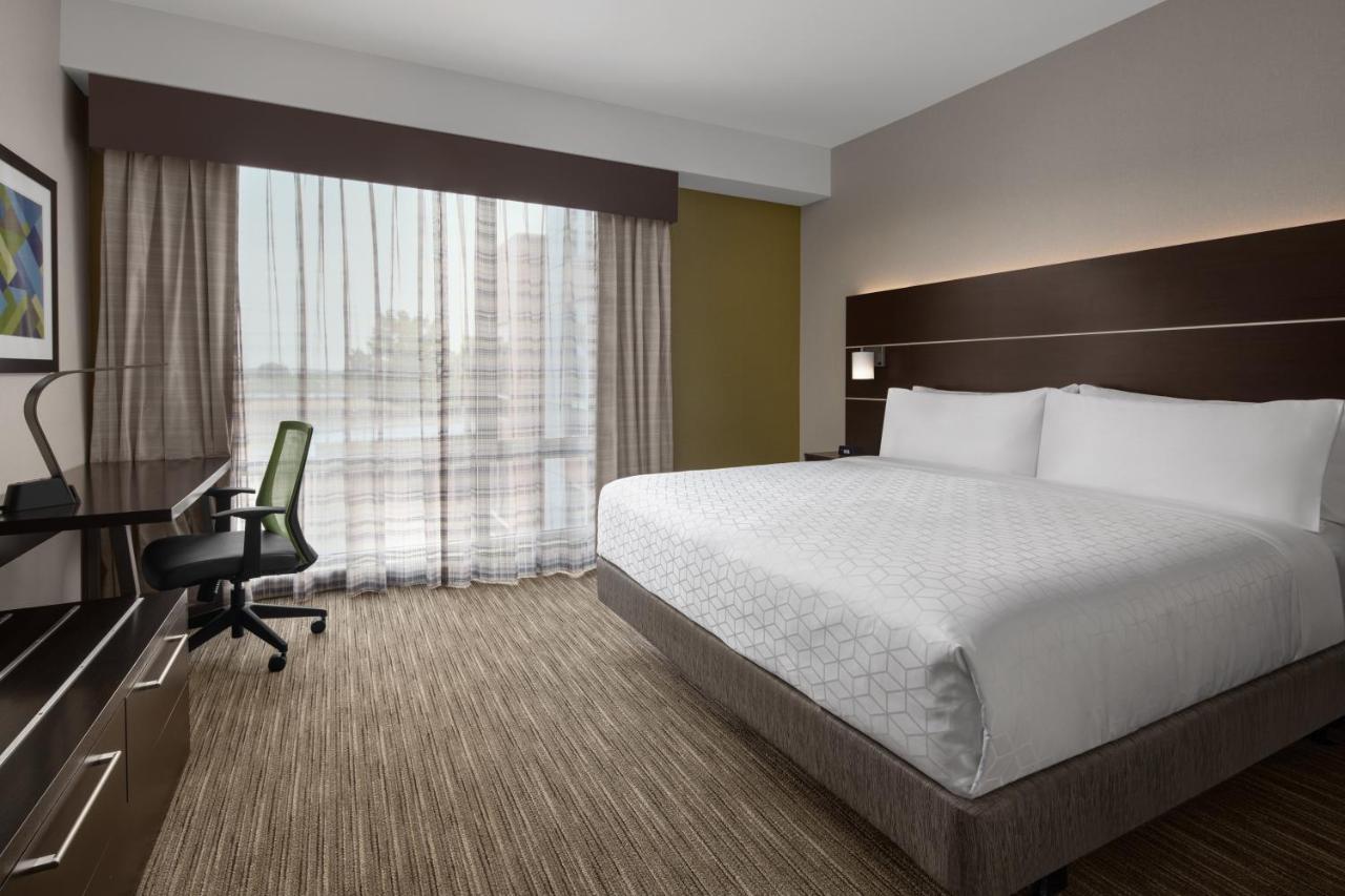 Holiday Inn Express & Suites Woodside Laguardia Airport Нью-Йорк Экстерьер фото